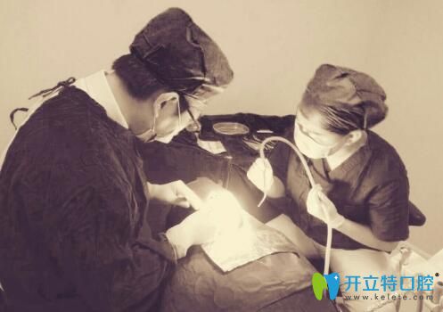 天津君誠口腔工作中的<!--<i data=20240703-sp></i>-->醫(yī)生 天津君誠口腔工作中的<!--<i data=20240703-sp></i>-->醫(yī)生