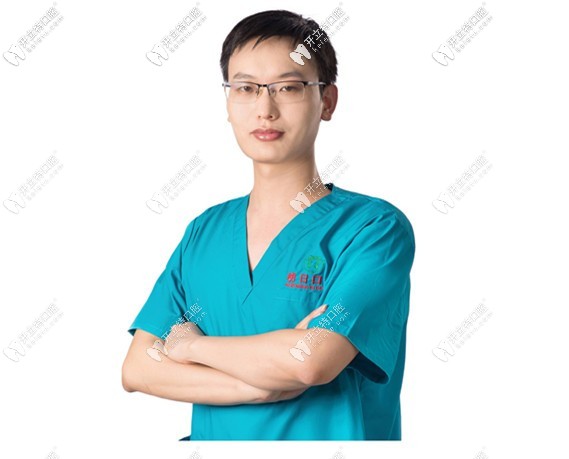 常熟明日口腔門診部 許長(zhǎng)剛