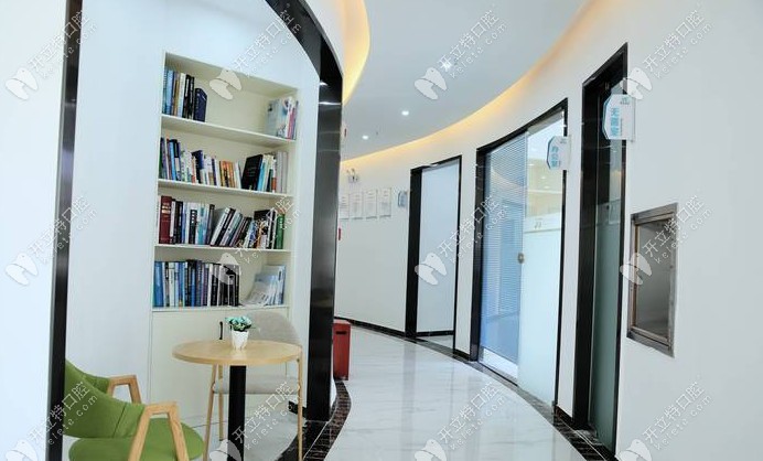 ?？谘胖Z齒科走廊