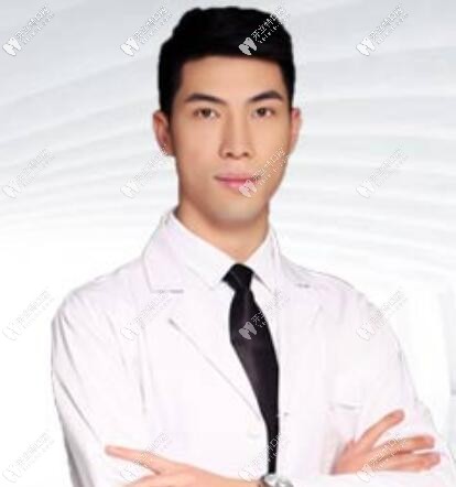 黔西金鉑士口腔門(mén)診部胡誠(chéng)